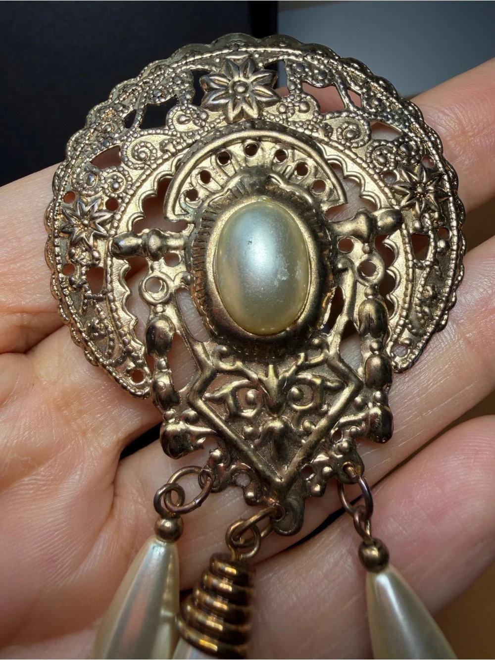 VTG Victorian Style Gold Filigree Faux Pearl Dangle Brooch Pin Lightweight State